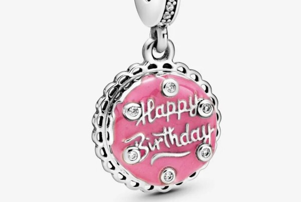 Pandora Pembe Doğum Günü Pastası Sallantılı Charm 798888C01 - 2